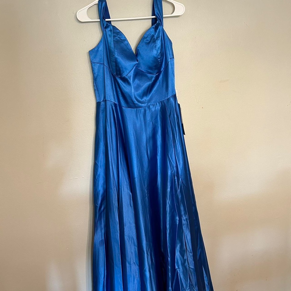 SIZE 16 OFF THE SHOULDER OCEAN
BLUE STACEES BRAND NEW PROM DRESS!!